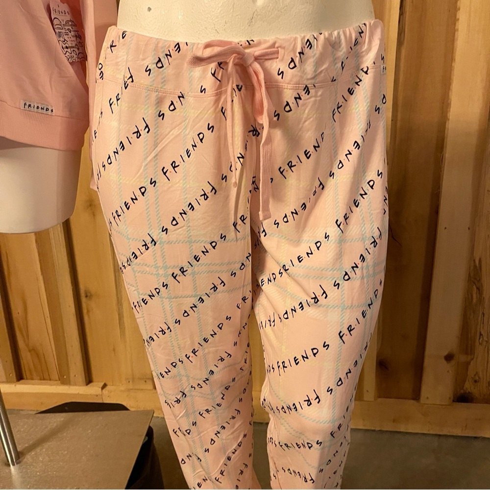 Friends The Television Series Women’s Plus Size PJ Set NWT Size (18-20W) - Picture 6 of 7